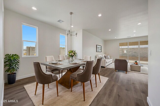Foto del edificio - 921 E Desert Ln