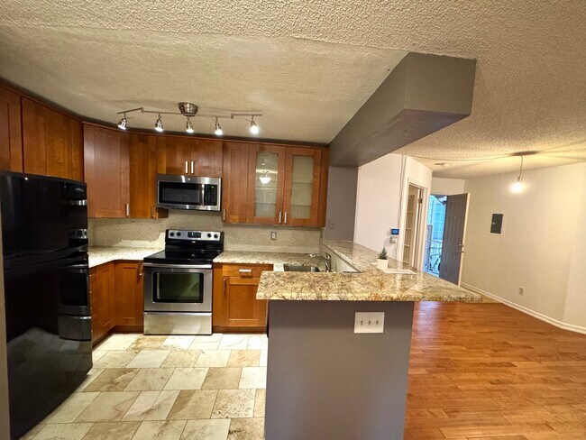 Foto del edificio - 6048 Gunbarrel Ave