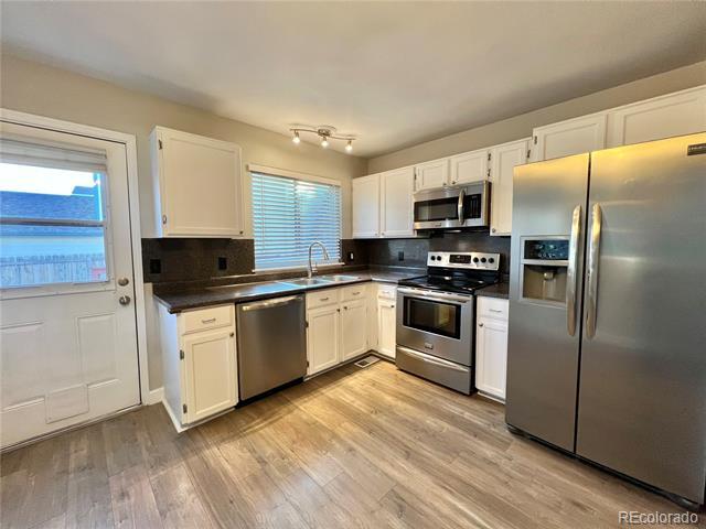 Foto del edificio - 652 Longfellow Ln