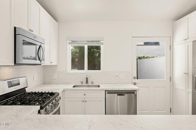 Building Photo - PIERPONT Beach 2+2 beach house for lease