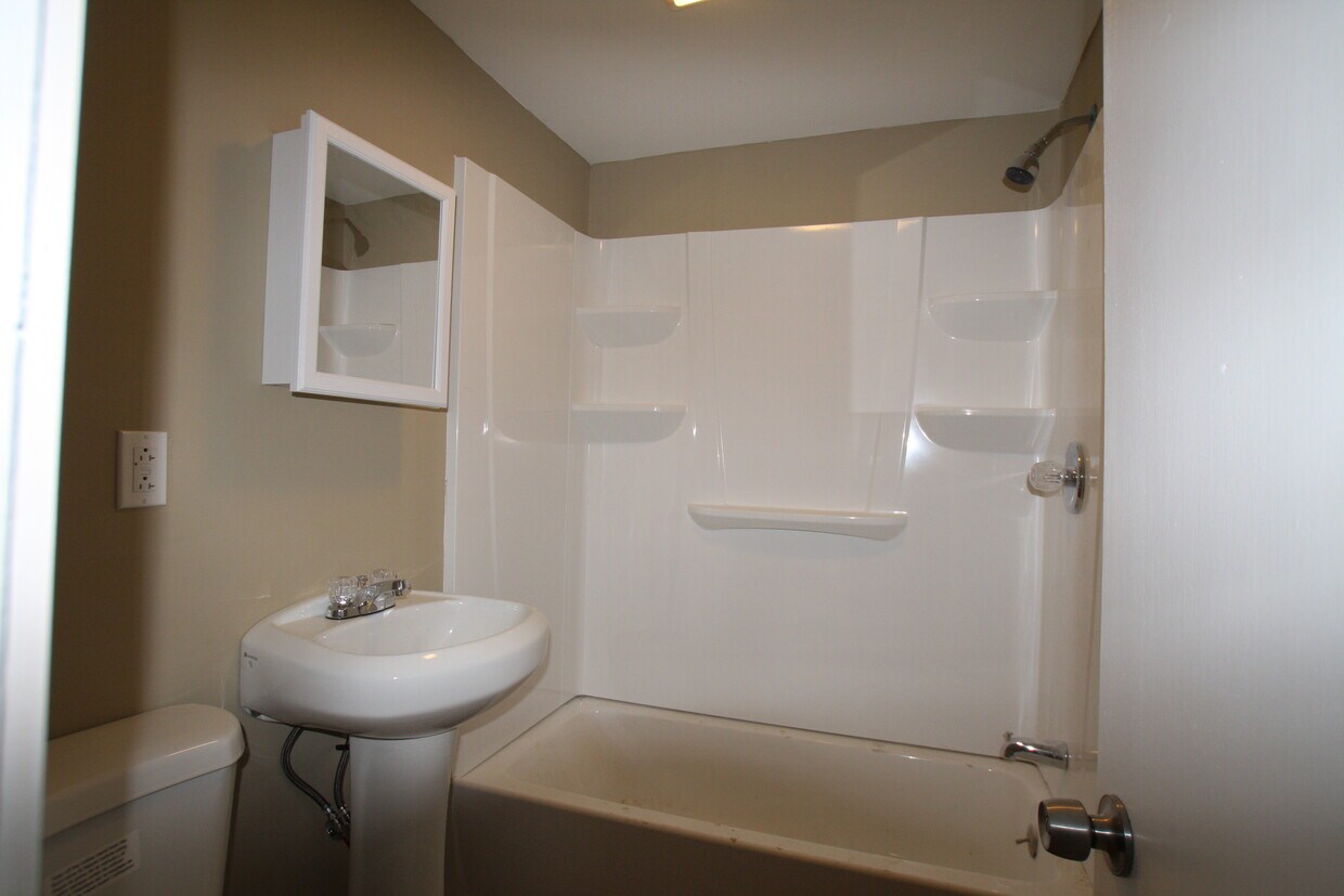 Primary Photo - 11 Park Place