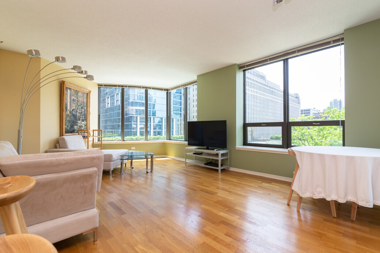 Foto principal - 400 N LaSalle Dr