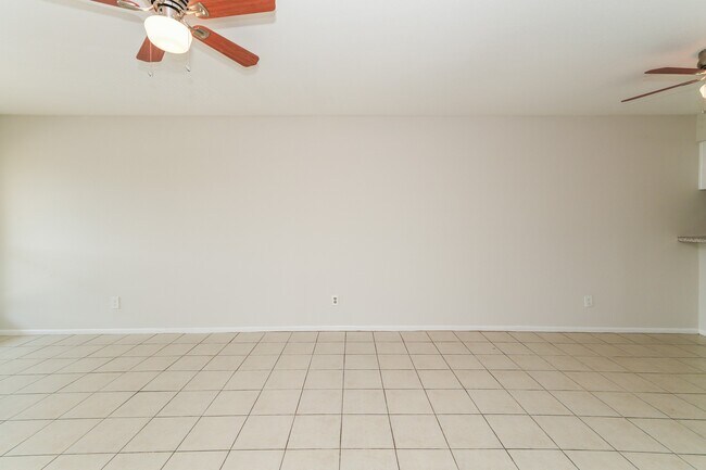 Foto del edificio - 4021 Briar Hollow Dr