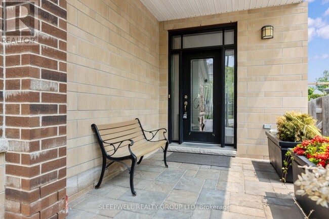 Building Photo - 285 Kinghaven Cres