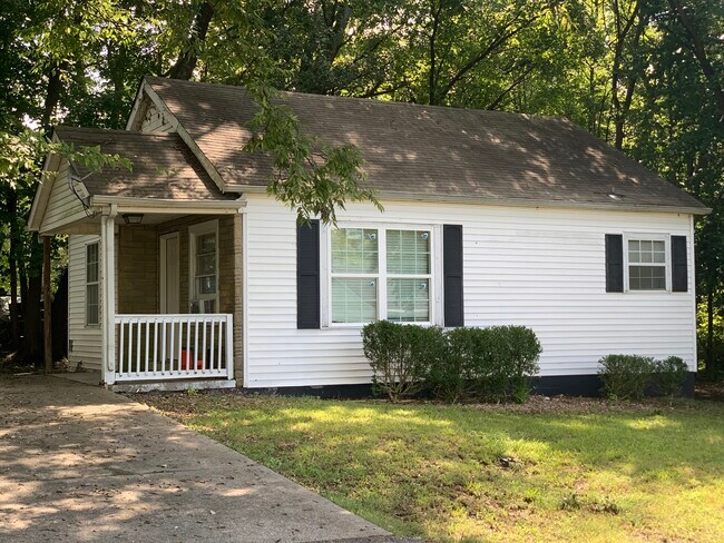 Building Photo - 919 Oak Ln