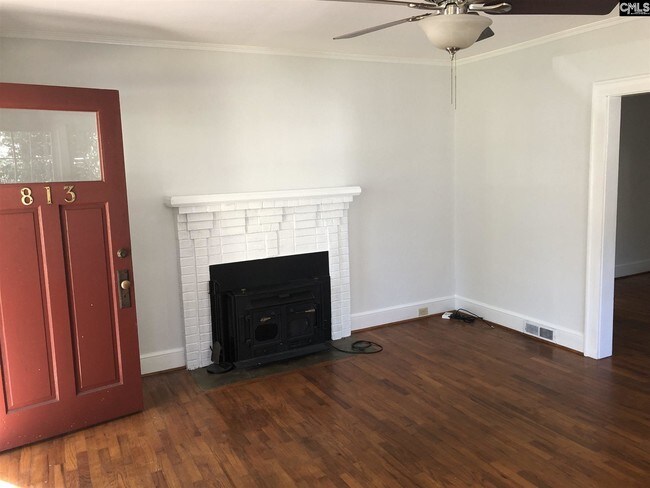 Building Photo - 813 S Maple St