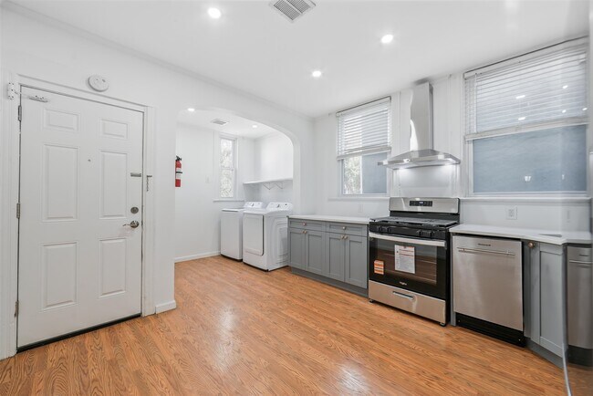 Foto del edificio - 24 Belmont Ave