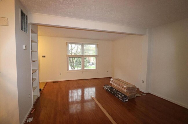Foto del edificio - 14136 Honey Hill Ct