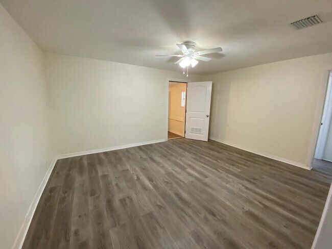 Building Photo - 911 NW 62 Ave