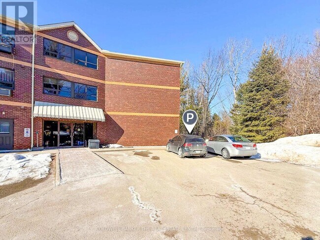 Building Photo - 166 Olive St