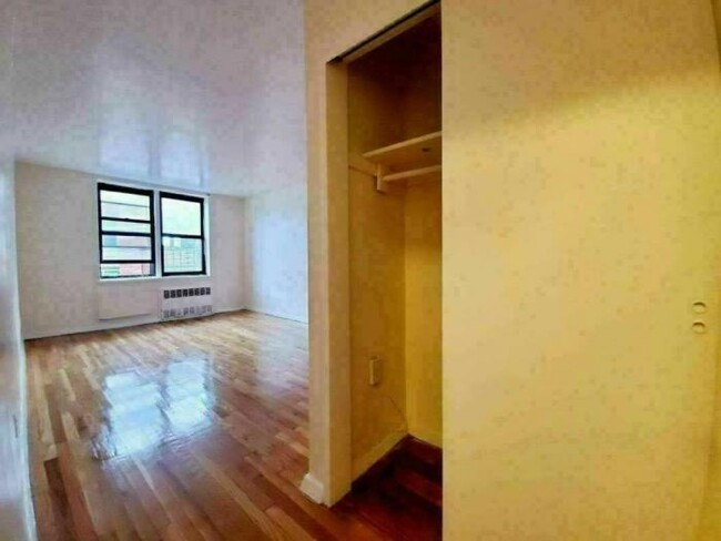 Foto del edificio - 1 bedroom in BRONX NY 10463