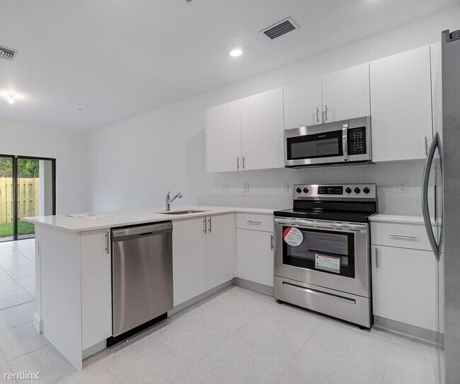 Foto del edificio - 3 br, 2 bath Townhome - 222 SW 159th Terrace