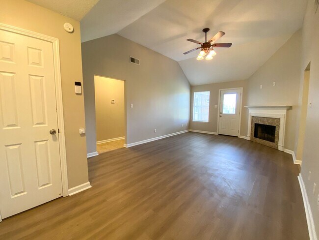 Building Photo - 3 bed, 2 bath home with wonderful curb appeal near N. Germantown Pkwy / $250 Gift card if move in...