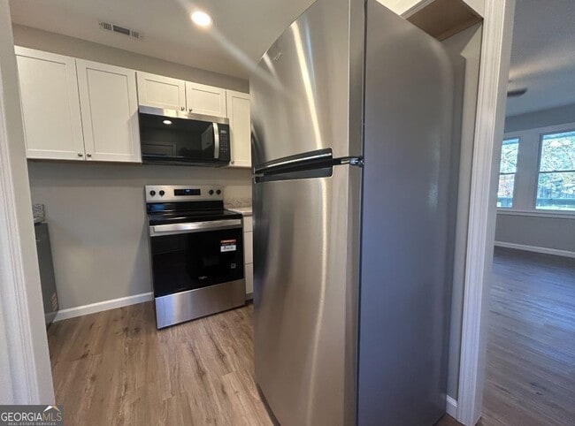 Building Photo - 116 Holly St SE