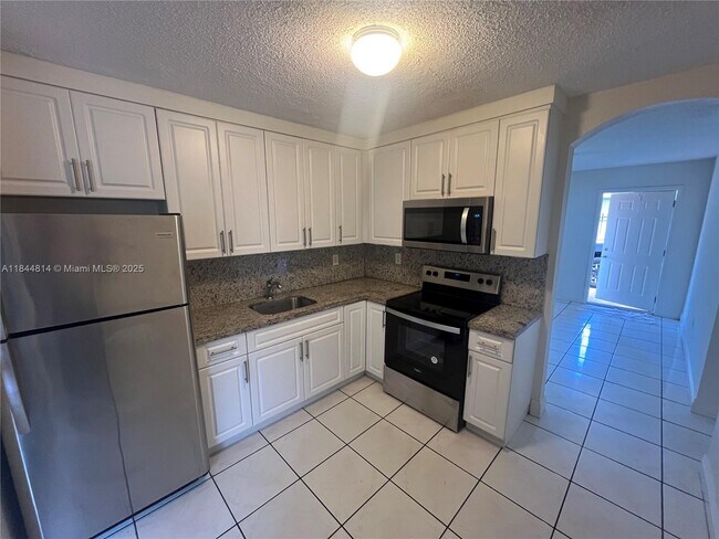 Foto del edificio - 2415 NW 18th Terrace
