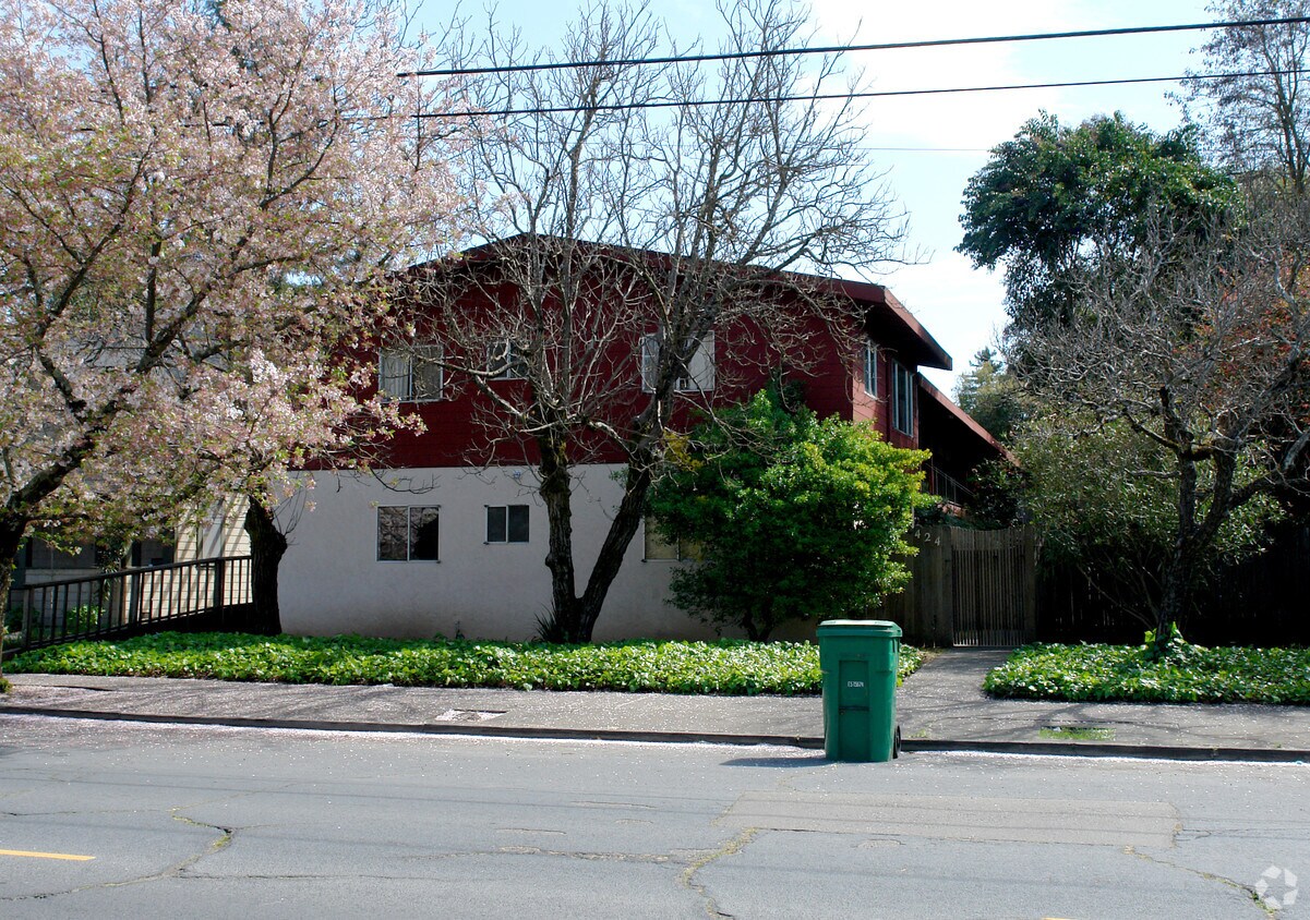 Primary Photo - 424 Matheson St