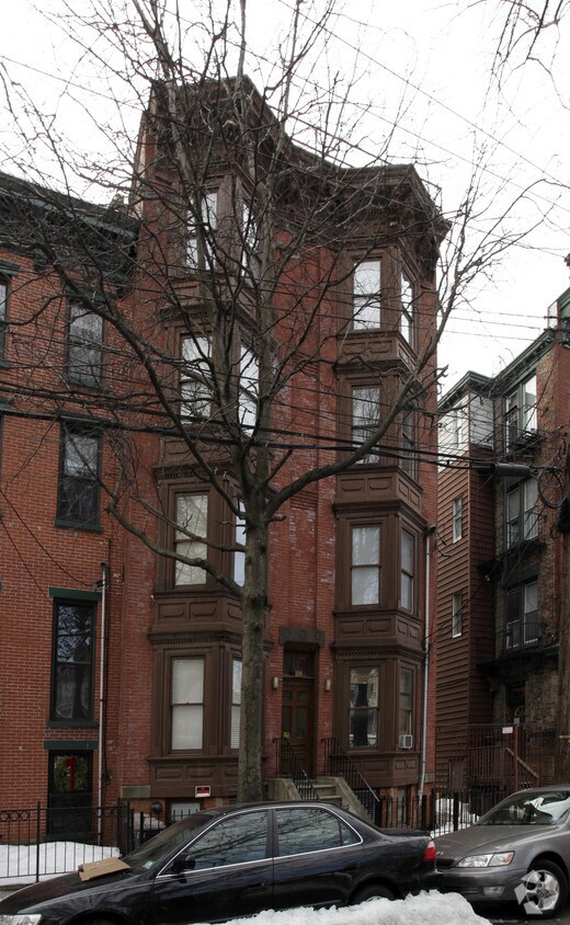 Building Photo - 219 7th St