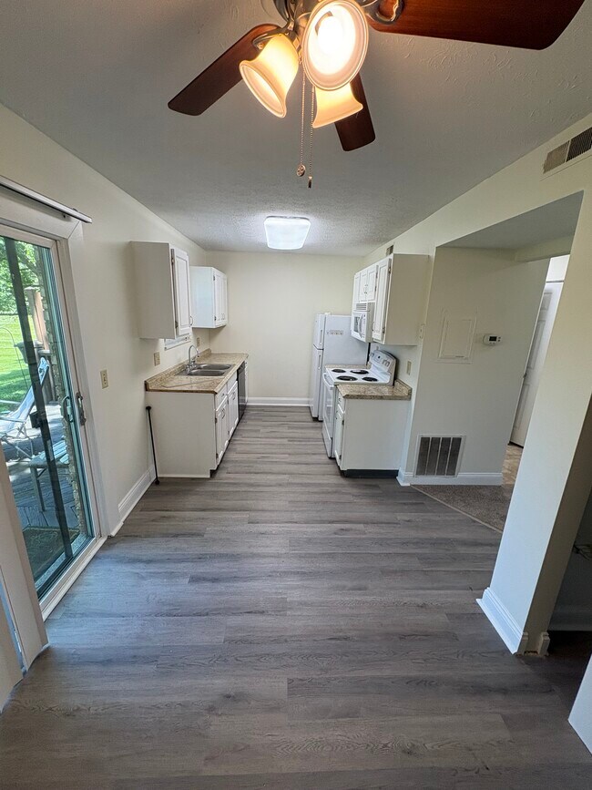Foto del edificio - 7977 Tall Timbers Dr