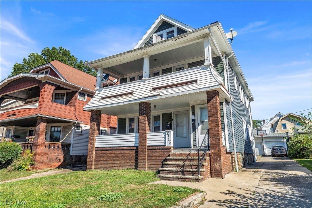 8113 Garfield Blvd Garfield Heights, OH 44125 – photo 2