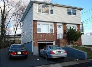 Building Photo - 120 E Hill Rd