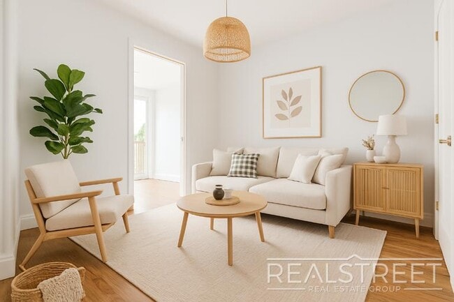 Building Photo - Luxury 2 BR in Bushwick with Balcony & Roo...