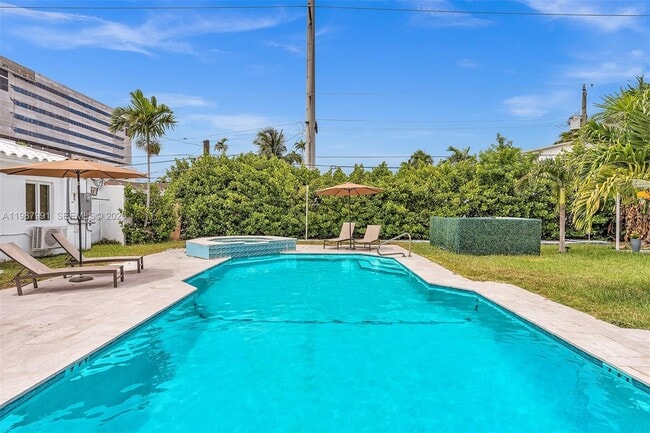 Foto del edificio - 703 NE 7th St