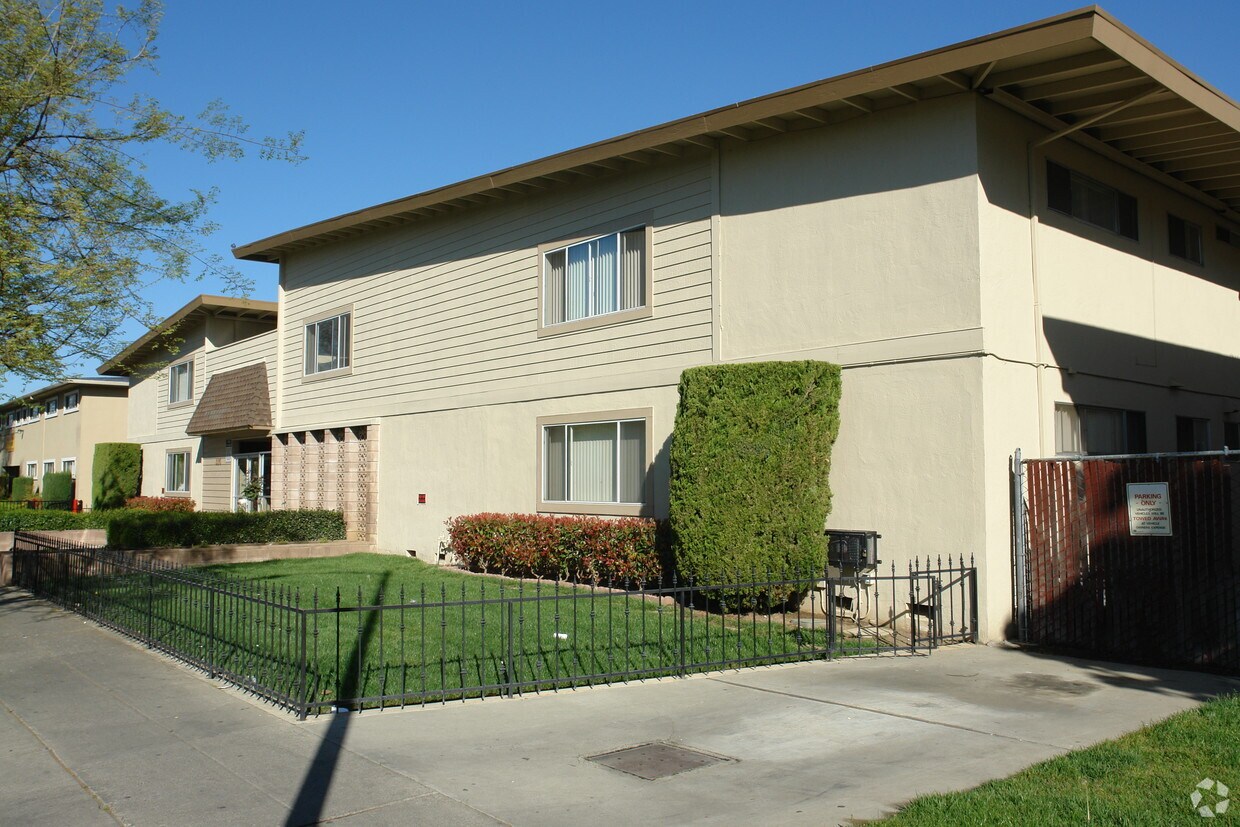 Building Photo - 3175 Cadillac Dr