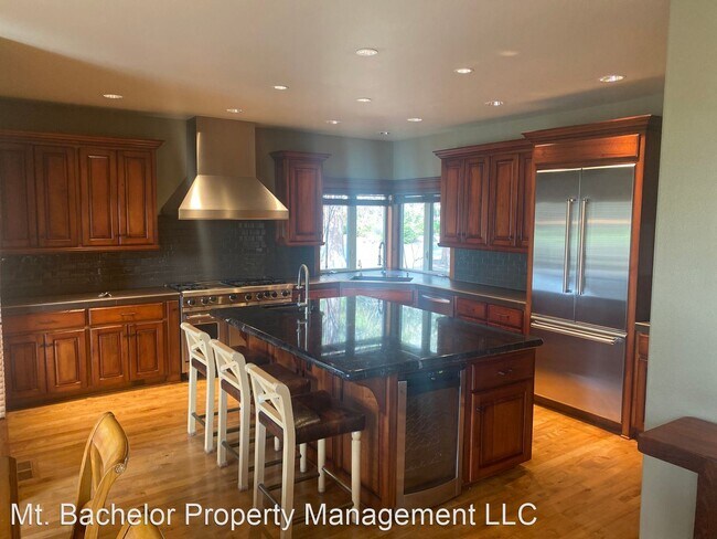 Building Photo - 4 br, 3.5 bath House - 61475 Tam McArthur ...
