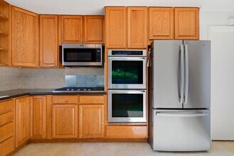 Building Photo - 7750 Surrey Ln