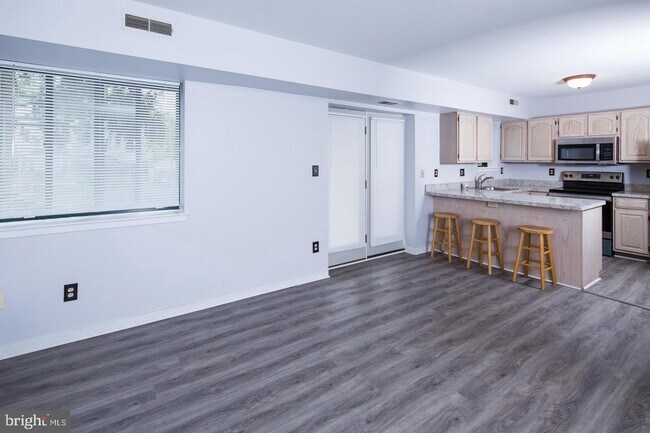 Building Photo - 164 Paladin Dr