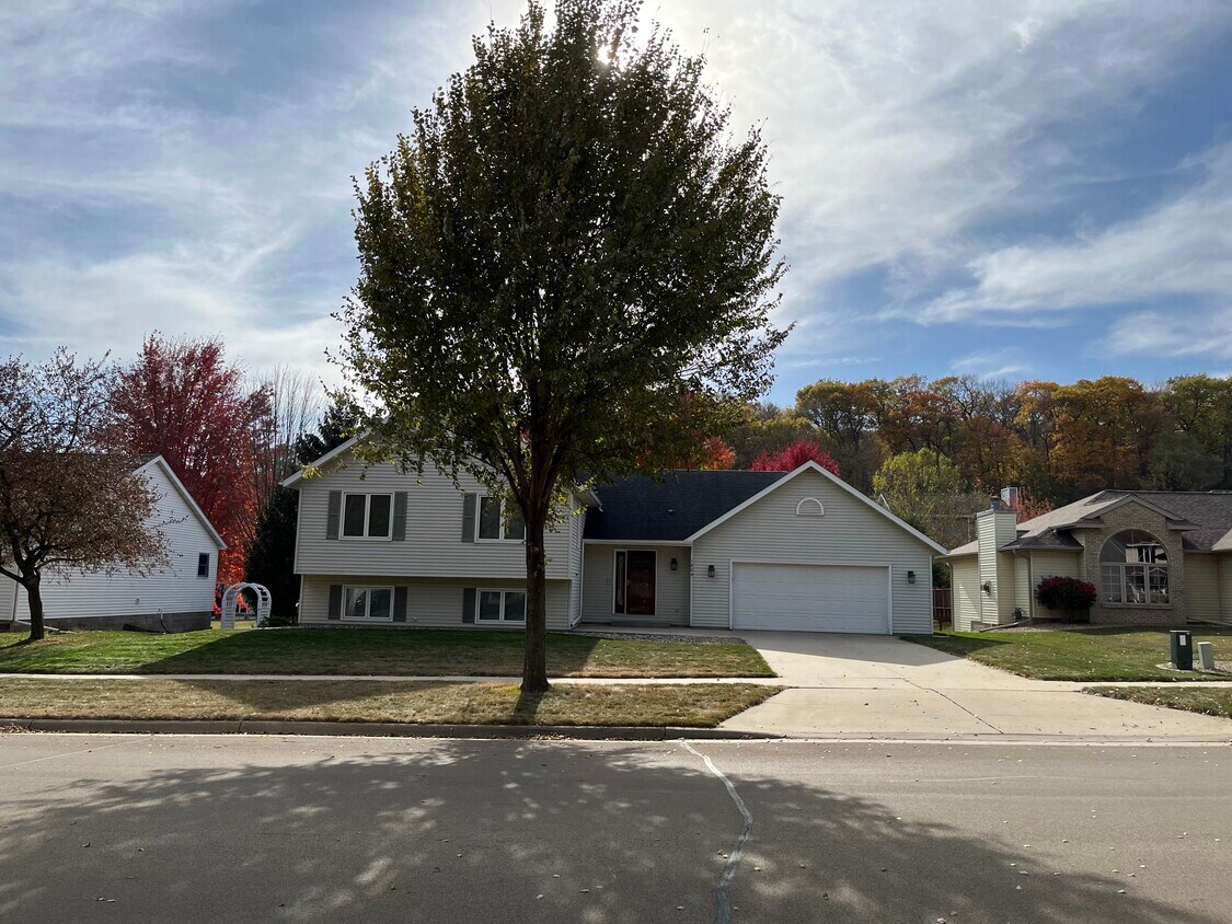 1804 Fox Valley Dr SW, Rochester, MN 55902 House Rental in Rochester, MN