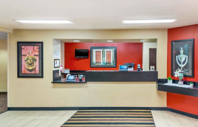 Lobby and Guest Check-in - Furnished Studio - Tampa