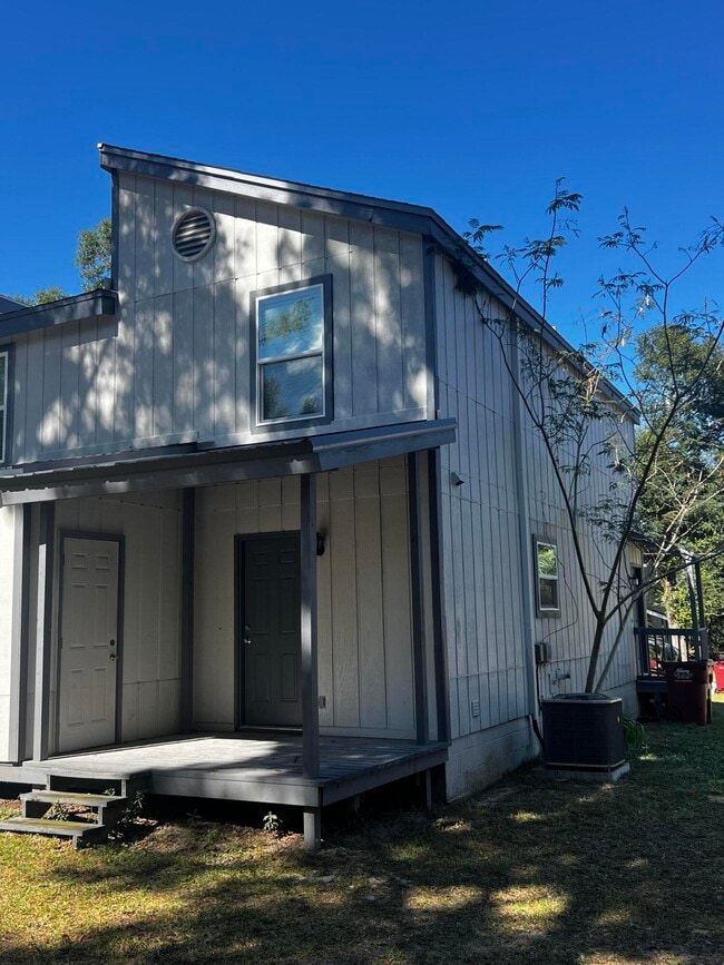 Foto del edificio - 124 Hampton Dr