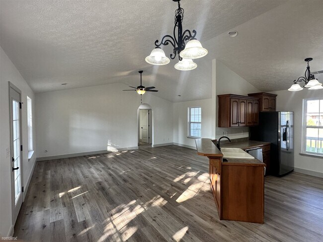 Building Photo - 3 br, 2 bath House - 121 La Vista Drive