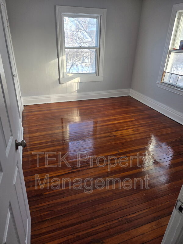 Foto del edificio - 541-543-543 Remington St