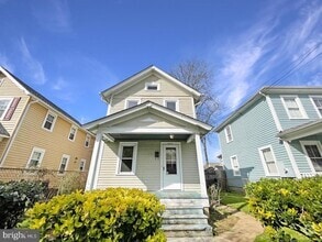 Building Photo - 1412 Charles St