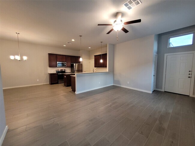 Foto del edificio - 210 Oakcrest Rd