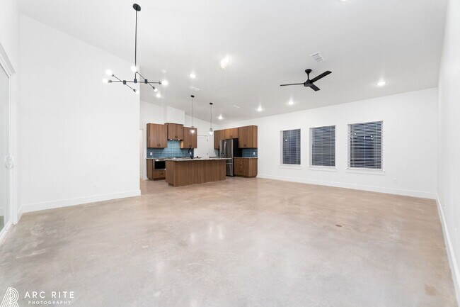 Foto del edificio - Pre-Leasing Fall of 2026!! Luxury Homes!!