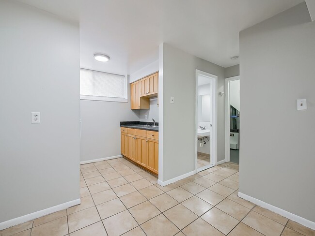 Building Photo - 162 Summitview Ct.