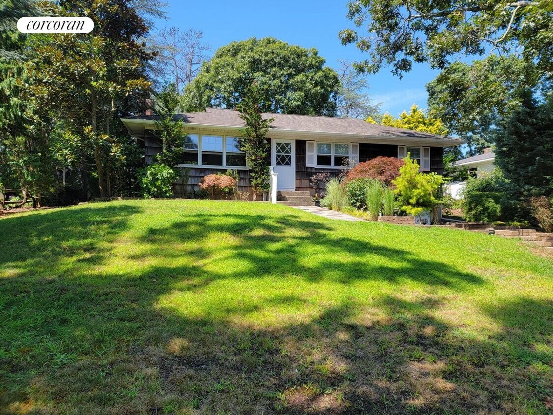 Primary Photo - 4 Pine Ct