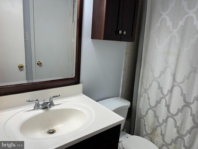 Foto del edificio - 9731 Hellingly Pl