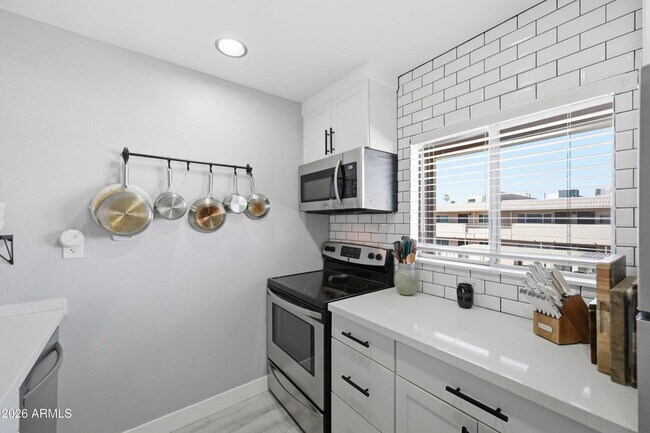 Foto del edificio - 7436 E Chaparral Rd
