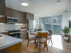 Building Photo - 1515 Liona St