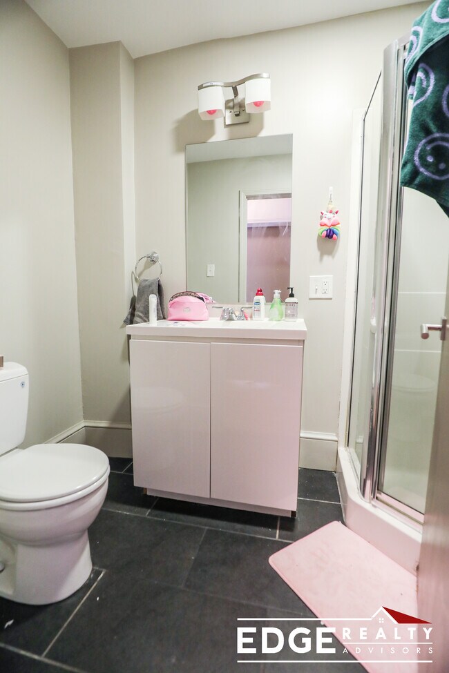 Foto del edificio - 17 Greylock Rd