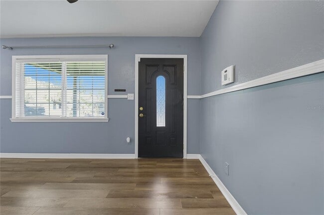 Foto del edificio - 758 42nd Ave NE