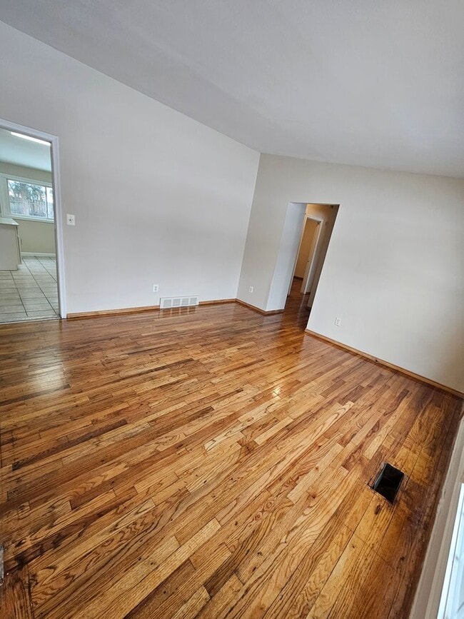 Building Photo - Updated Brick Ranch