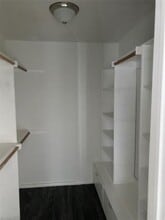 Building Photo - 400 St Durney Ct