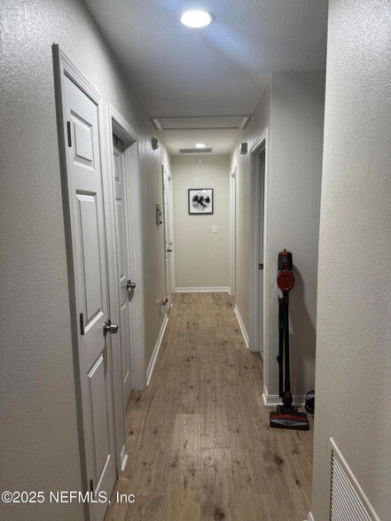 Foto del edificio - 3702 Wood Creek Ln