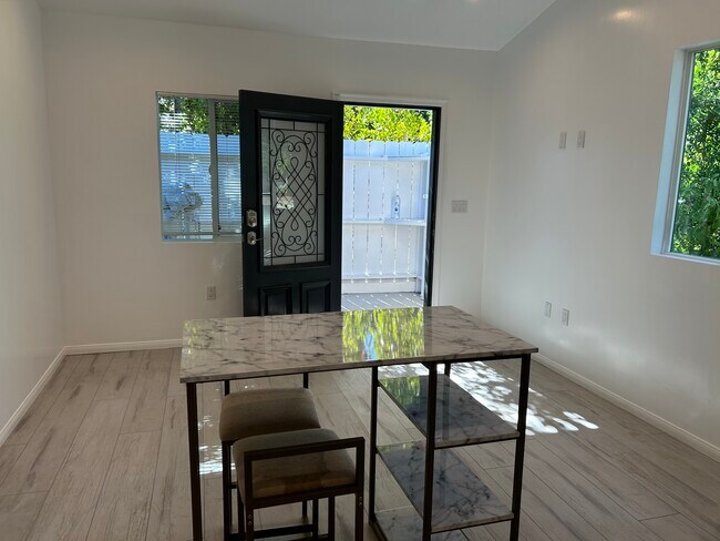 Foto del edificio - 23830 Welby Way