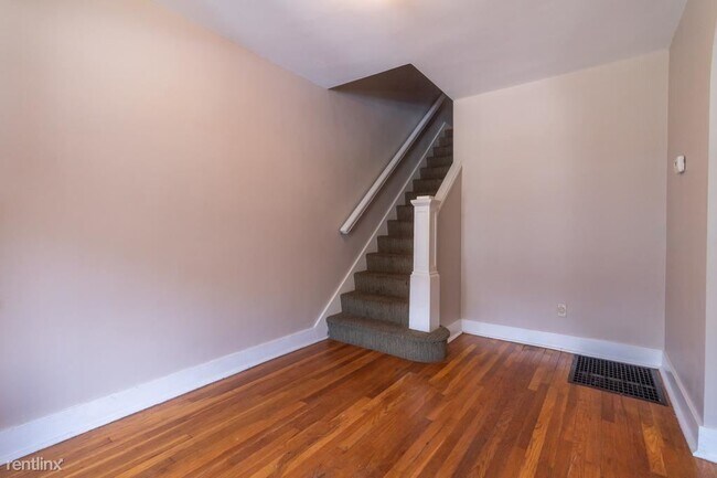Building Photo - 4 br, 1 bath Townhome - 202 Gilliland Avenue
